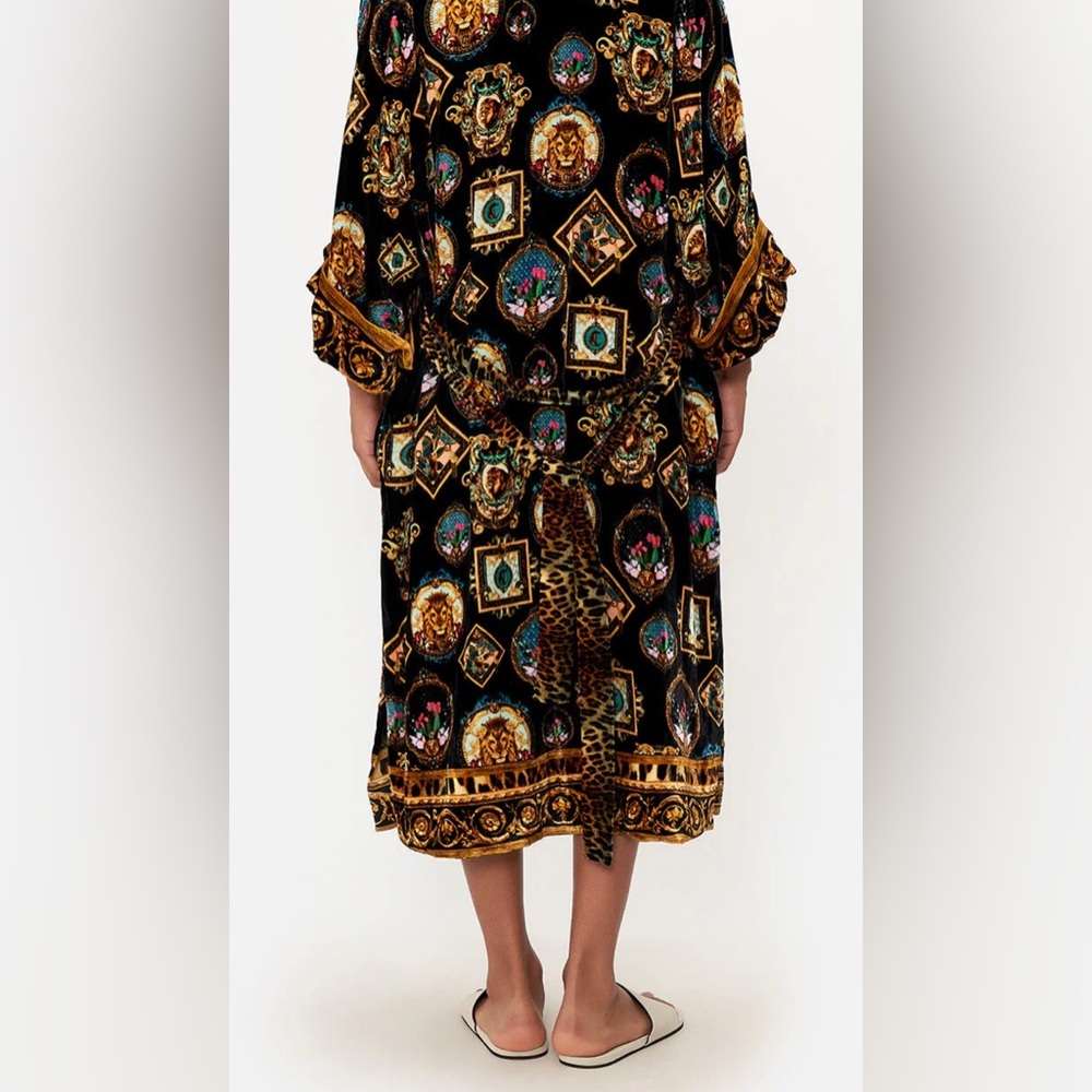 Camilla Long Line Reversible Robe
Fearless Felis - Picture 2 of 12